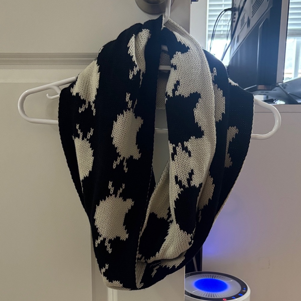 Black and White Knit Cat Patterned Infinity Scarf